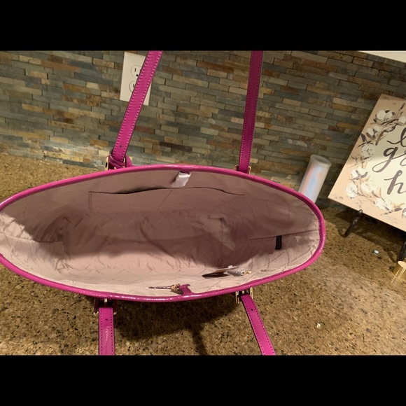 Micheal Kors Shoulder Tote - Picture 4 of 4